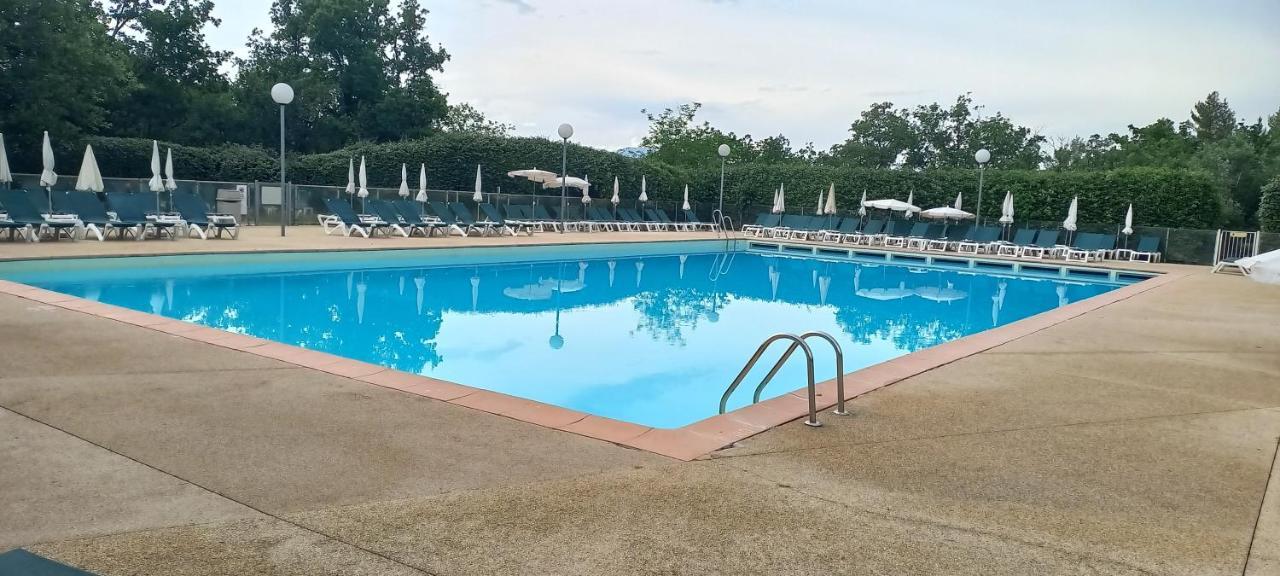 Duplex Dans Village Vacances En Ardeche Grospierres Exterior foto